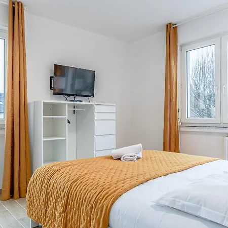 Les Trois Frontieres Apartment *